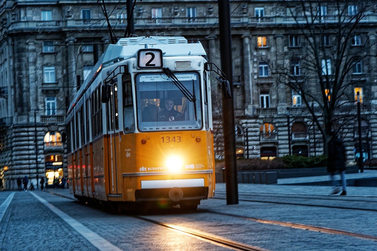 tram, street, night-7011589.jpg